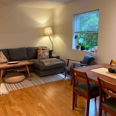 Balcony - Bright 2br شقة برغن