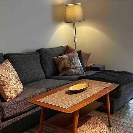 Balcony - Bright 2br برغن