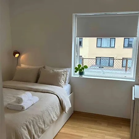 Balcony - Bright 2br برغن