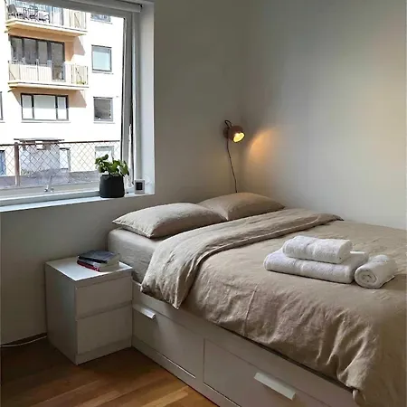 Balcony - Bright 2br شقة برغن